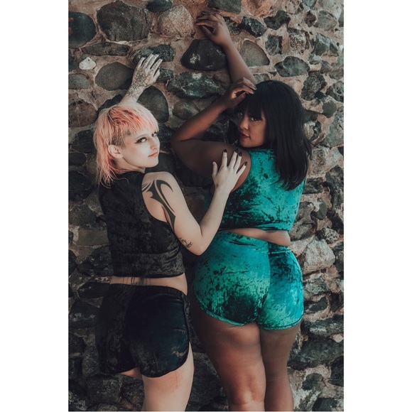 Love Shack Black Velvet Crop Top - Picture 8 of 8